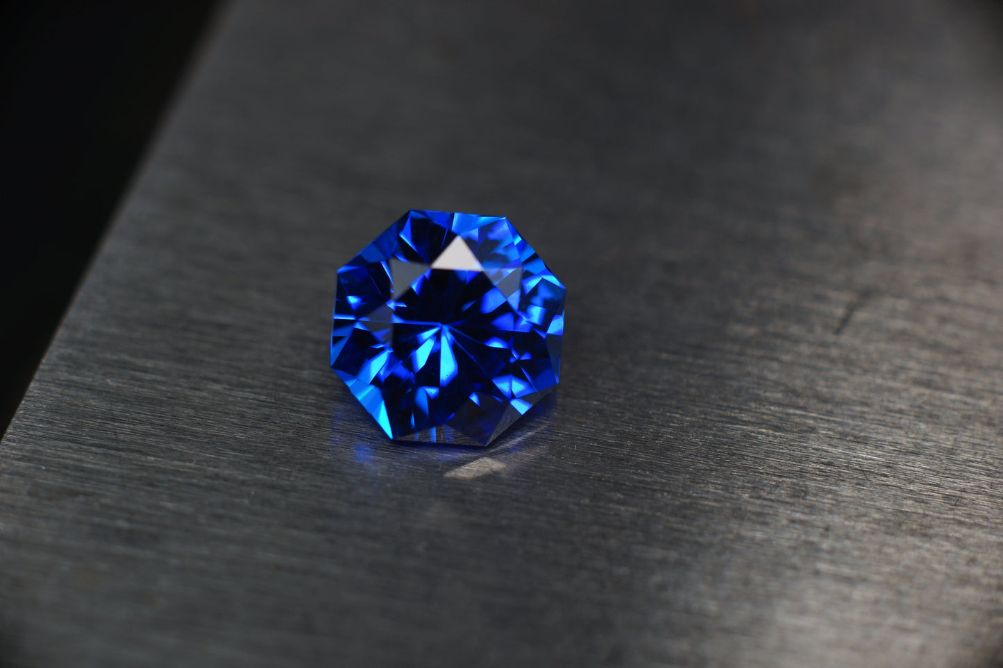 2.87 ct cobalt blue lab spinel